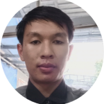 Teknisi CCTV berpengalaman sedang melakukan instalasi sistem keamanan di sebuah rumah di Yogyakarta, memastikan semua perangkat terpasang dengan tepat dan berfungsi optimal.